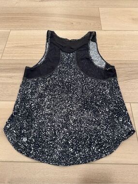 Lululemon Sculpt Tank in Black and white Size 6?